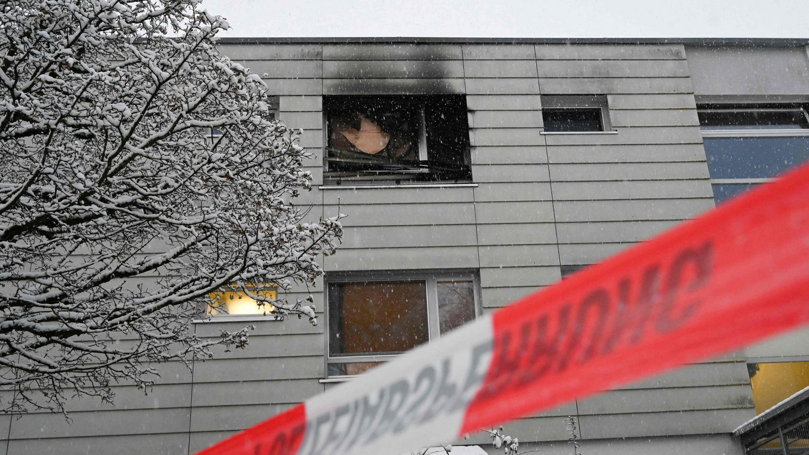 Nach dem Brand in Reutlingen dauern die Ermittlungen an.Foto: AFP/Thomas Kienzle Nach dem Brand in Reutlingen dauern die Ermittlungen an.Foto: AFP/Thomas Kienzle