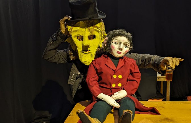 Die kleine Anna-Barbara in den Fängen von Hans Geiz, gespielt von Sigrun Kilger.<span class='image-autor'>Foto: Luigi Consalvo</span>