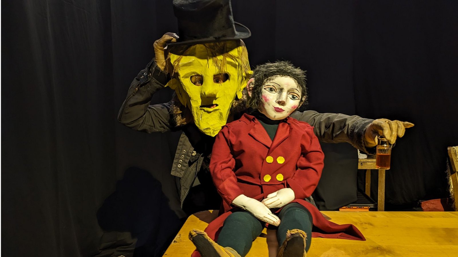 Die kleine Anna-Barbara in den Fängen von Hans Geiz, gespielt von Sigrun Kilger.Foto: Luigi Consalvo
