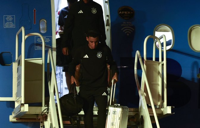 Die Fußball-Nationalmannschaft ist wieder im WM-Quartier angekommen - enttäuscht nach dem WM-Aus.<span class='image-autor'>Foto: Christian Charisius/dpa</span>