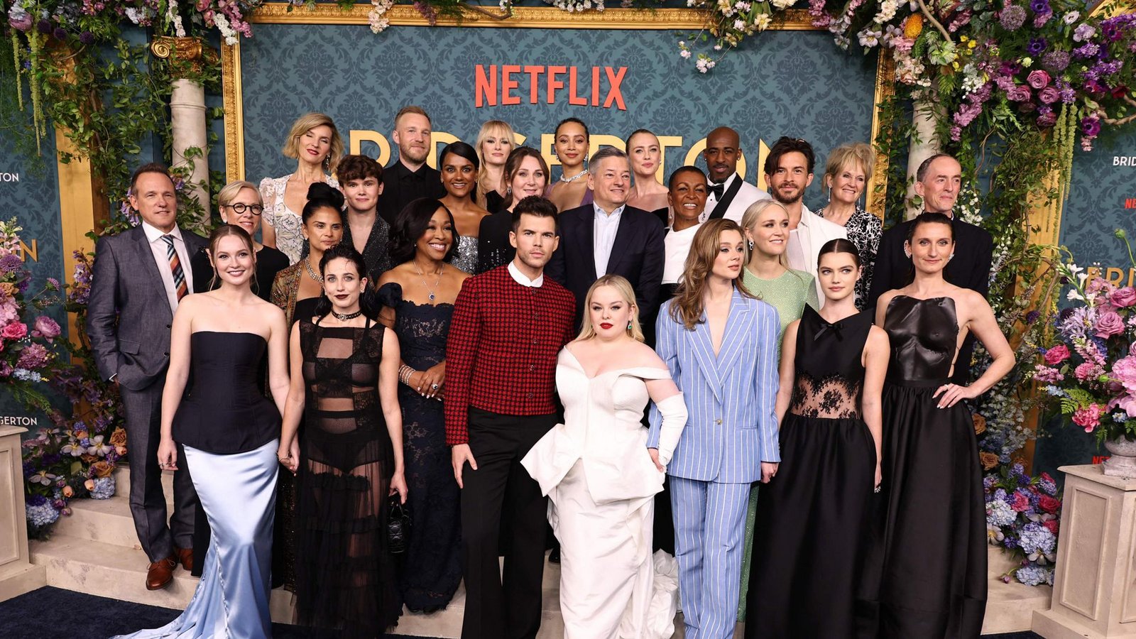 Der Cast und die Crew der Erfolgsserie versammelte sich auf dem Roten Teppich in New York City.Foto: Getty Images via AFP/JAMIE MCCARTHY Der Cast und die Crew der Erfolgsserie versammelte sich auf dem Roten Teppich in New York City.Foto: Getty Images via AFP/JAMIE MCCARTHY