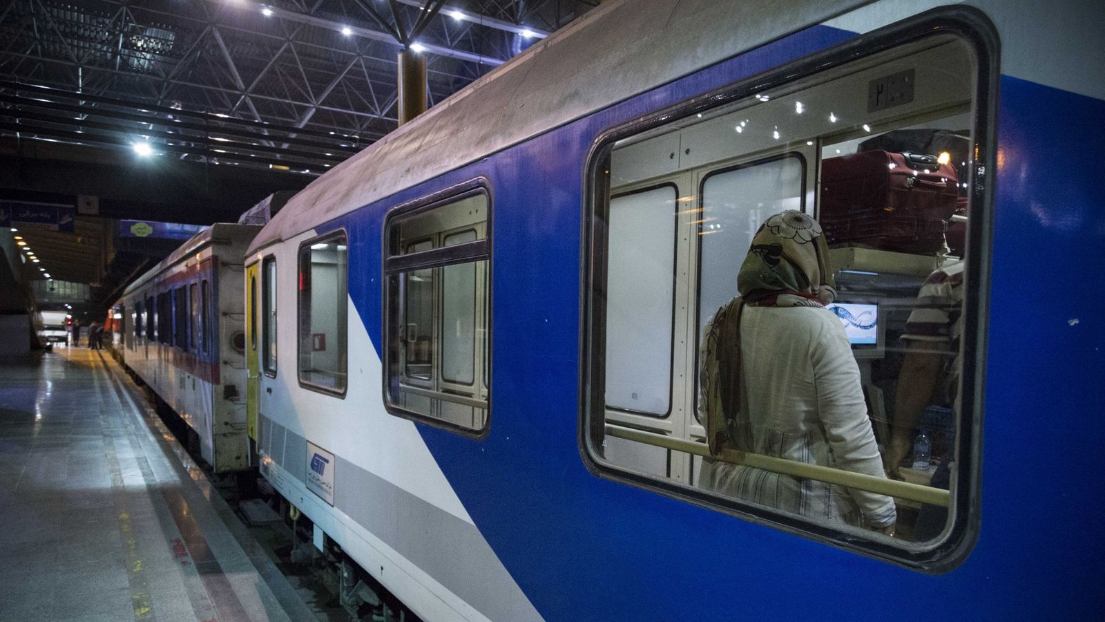 Zug von Teheran nach Ankara: Israels Militär warnt Iraner vor Aufenthalt in Zügen und auf Bahnsteigen.Foto: Rouzbeh Fouladi/ZUMA Wire/dpa Zug von Teheran nach Ankara: Israels Militär warnt Iraner vor Aufenthalt in Zügen und auf Bahnsteigen.Foto: Rouzbeh Fouladi/ZUMA Wire/dpa