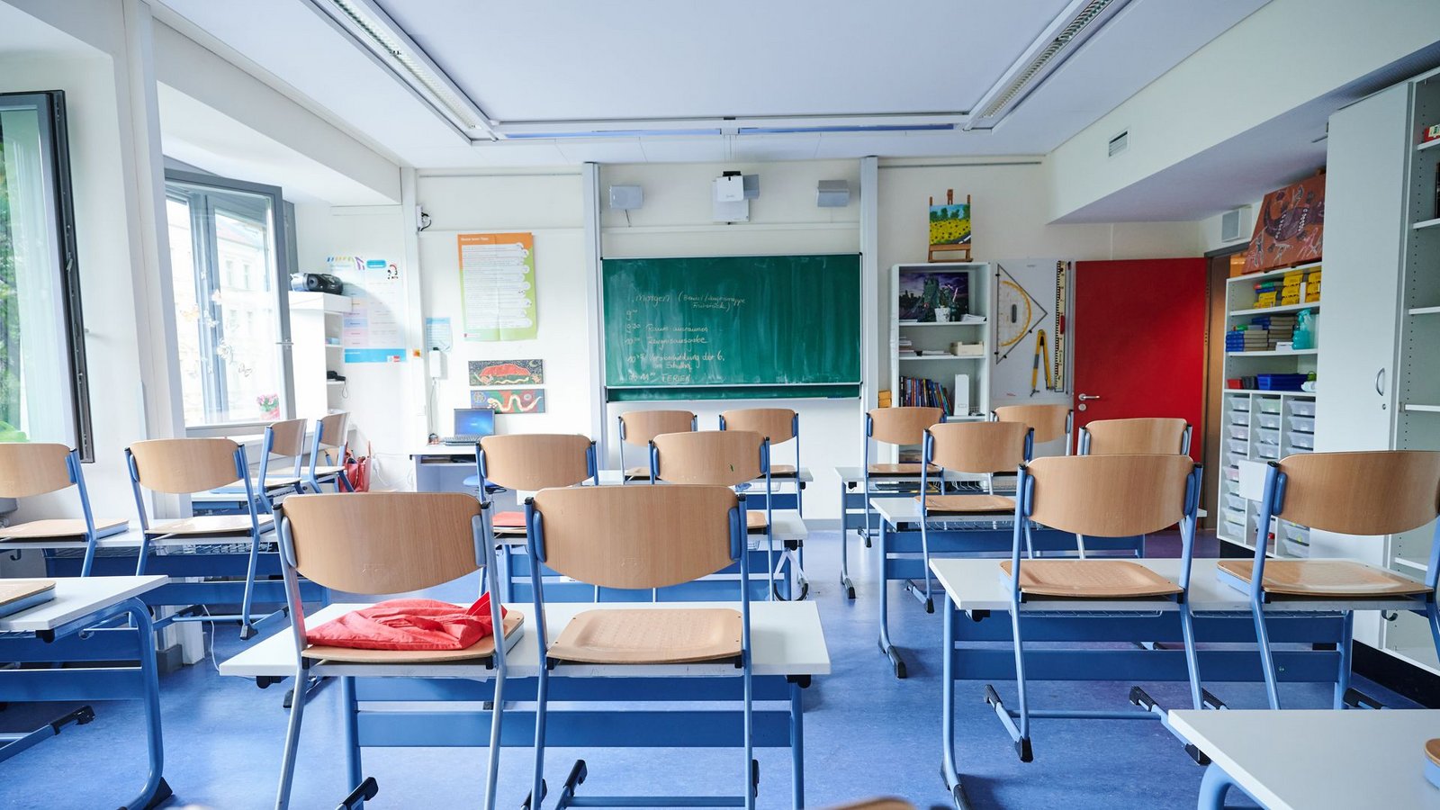 Wie lassen sich Schüler am besten vor Hitze schützen? (Symbolbild)Foto: Annette Riedl/dpa/Annette Riedl Wie lassen sich Schüler am besten vor Hitze schützen? (Symbolbild)Foto: Annette Riedl/dpa/Annette Riedl