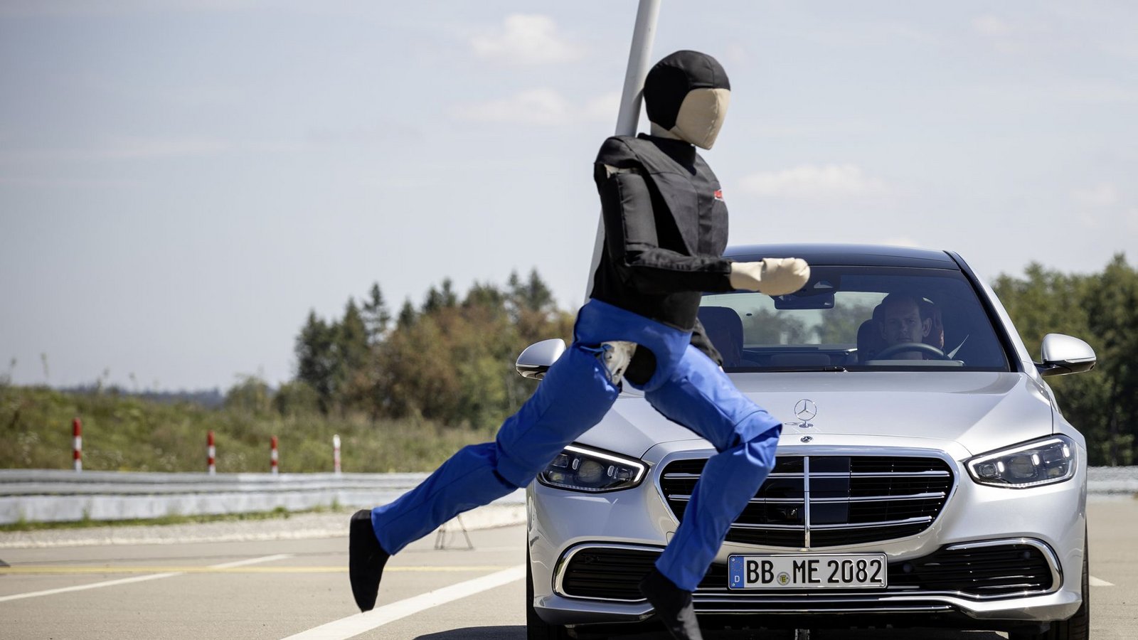Unfall-Simulationen mit Crashtest-Dummys zeigen, welche Verletzungen ein Mensch bei einer Kollision erleiden kann.Foto: picture alliance/dpa/Daimler AG Unfall-Simulationen mit Crashtest-Dummys zeigen, welche Verletzungen ein Mensch bei einer Kollision erleiden kann.Foto: picture alliance/dpa/Daimler AG