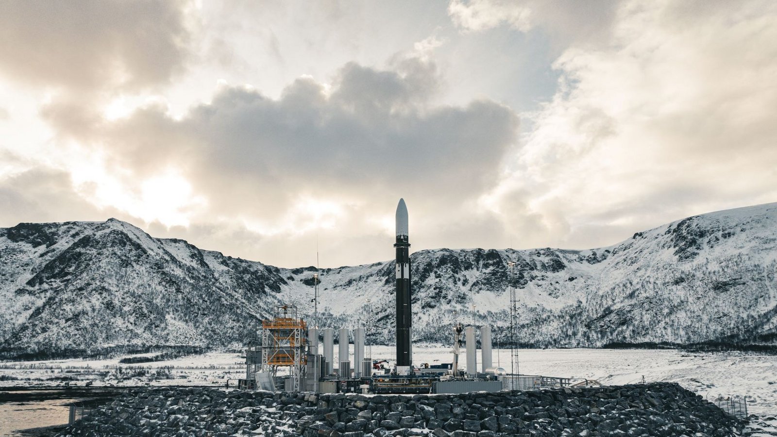 Der geplante Isar-Aerospace-Start für den 24. März 2025 wurde verschoben. Alle Infos zum Testflug der Trägerrakete Spectrum vom Andøya Spaceport in Norwegen & zur Mission „Going Full Spectrum“.Foto: Isar Aerospace Der geplante Isar-Aerospace-Start für den 24. März 2025 wurde verschoben. Alle Infos zum Testflug der Trägerrakete Spectrum vom Andøya Spaceport in Norwegen & zur Mission „Going Full Spectrum“.Foto: Isar Aerospace