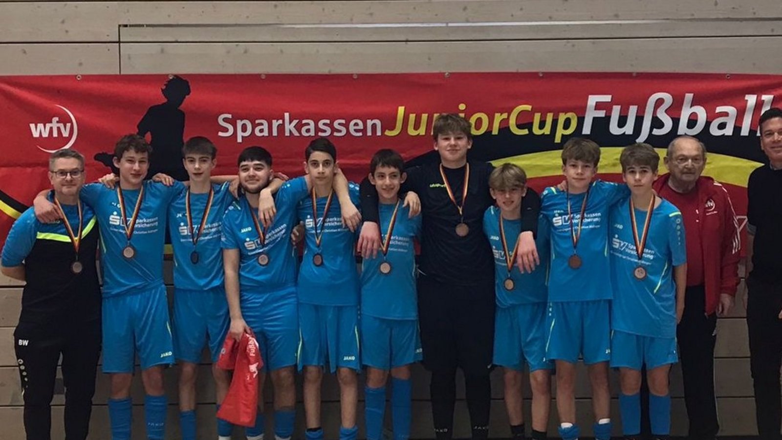 Stolz und mit einer Bronzemedaille im Gepäck treten die C-Junioren der SG Vaihingen-Süd die Heimreise an. Foto: privat Stolz und mit einer Bronzemedaille im Gepäck treten die C-Junioren der SG Vaihingen-Süd die Heimreise an. Foto: privat