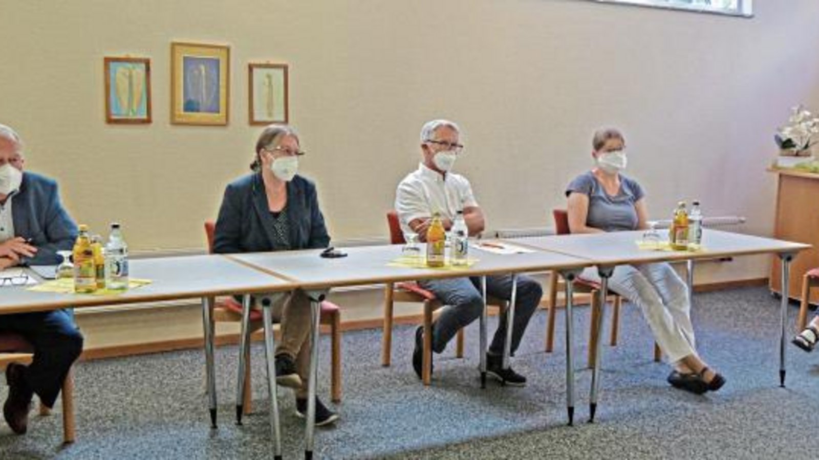 Fritz Becker, Angelika Edwards, Till Neugebauer, Christine Gorgs und Martin Gnoyke (von links) werben bei einem Pressegespräch in Maulbronn fürs Impfen. Foto: Friedrich Fritz Becker, Angelika Edwards, Till Neugebauer, Christine Gorgs und Martin Gnoyke (von links) werben bei einem Pressegespräch in Maulbronn fürs Impfen. Foto: Friedrich