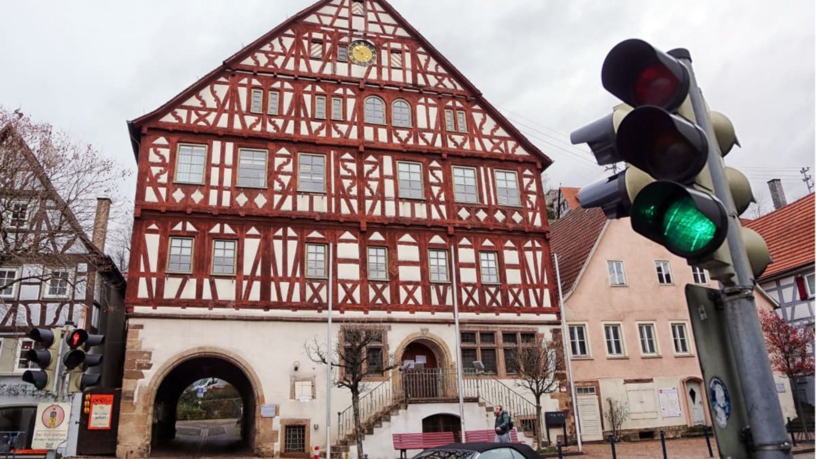 Wer künftig im Chefsessel des Beilsteiner Rathauses sitzen wird, steht derzeit noch in den Sternen. Aber manch einer streckt zumindest vorsichtig die Fühler aus.Archiv Wer künftig im Chefsessel des Beilsteiner Rathauses sitzen wird, steht derzeit noch in den Sternen. Aber manch einer streckt zumindest vorsichtig die Fühler aus.Archiv