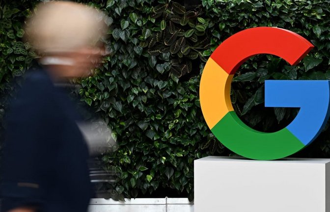 Tech-Konzerne wie Google bestimmen heute schon, was wir wissen sollen. Das untergräbt auf Dauer die Demokratie, betont Medienwissenschaftler Martin Andree.<span class='image-autor'>Sergei Gapon/AFP</span>