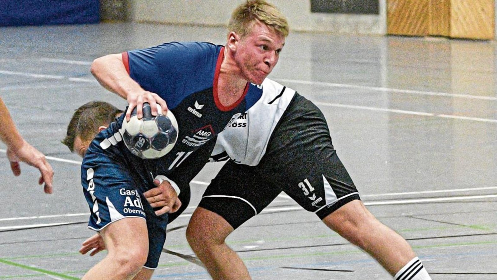 Oberriexingens Vincent Fischer (links) will auch die Ludwigsburger stehen lassen wie hier einen Bietigheimer Spieler. Foto: Leitner Oberriexingens Vincent Fischer (links) will auch die Ludwigsburger stehen lassen wie hier einen Bietigheimer Spieler. Foto: Leitner