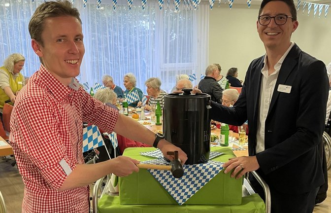 Carsten Willing (links) und Michael Dohrmann beim Fassanstich. <span class='image-autor'>Foto: p</span>