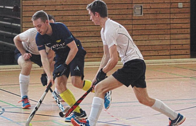 Steffen Eger (Mitte) sorgte mit seinem Ausgleichstreffer gegen die HSB-Reserve dafür, dass die SG das Spiel dreht. Foto: Archiv/Nachreiner