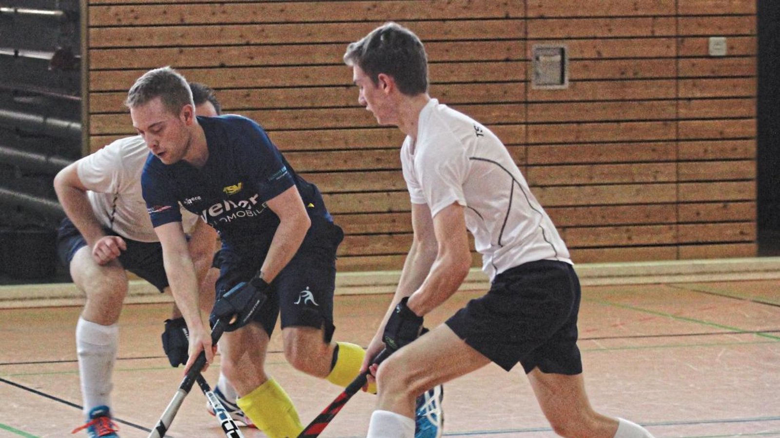 Steffen Eger (Mitte) sorgte mit seinem Ausgleichstreffer gegen die HSB-Reserve dafür, dass die SG das Spiel dreht. Foto: Archiv/Nachreiner Steffen Eger (Mitte) sorgte mit seinem Ausgleichstreffer gegen die HSB-Reserve dafür, dass die SG das Spiel dreht. Foto: Archiv/Nachreiner
