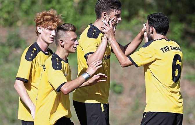 So dürfte es weitergehen: Beim TSV Ensingen gab es zum Saisonauftakt sechs Mal Grund zum Torjubel, und bei konzentriertem Spiel hätte das Ergebnis noch höher ausfallen können. Foto: Küppers