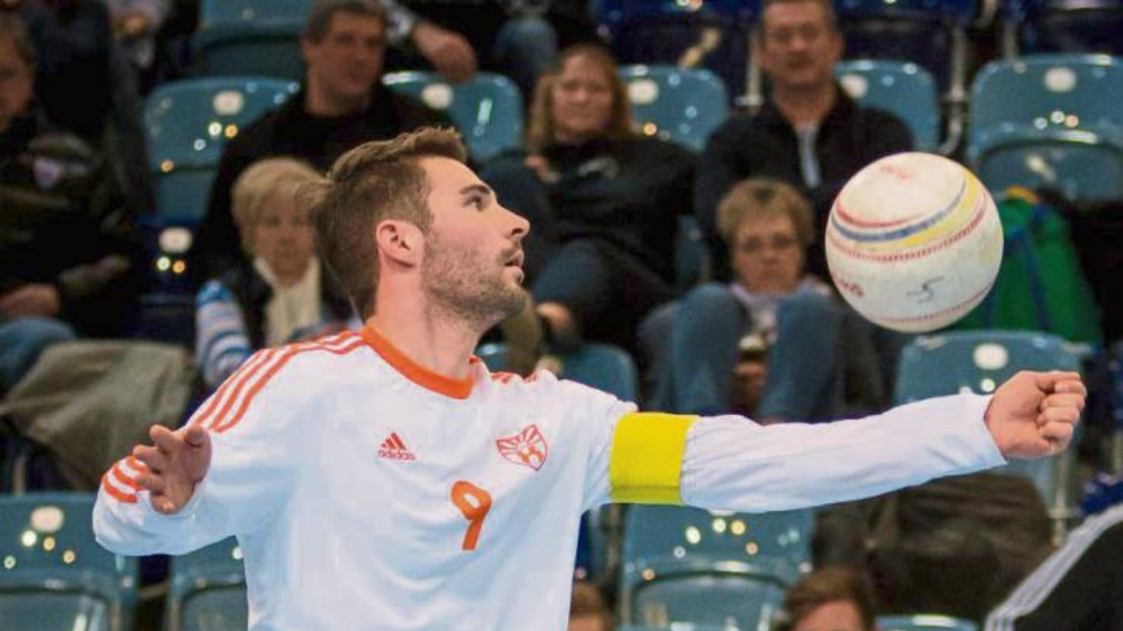 Das Berliner Team um Abwehrspezialist Jascha Ohlrich hat im Finale der Faustball-DM den Seriensieger TSV Pfungstadt in die Verlängerung gezwungen. Foto: Schönwandt/DFBL