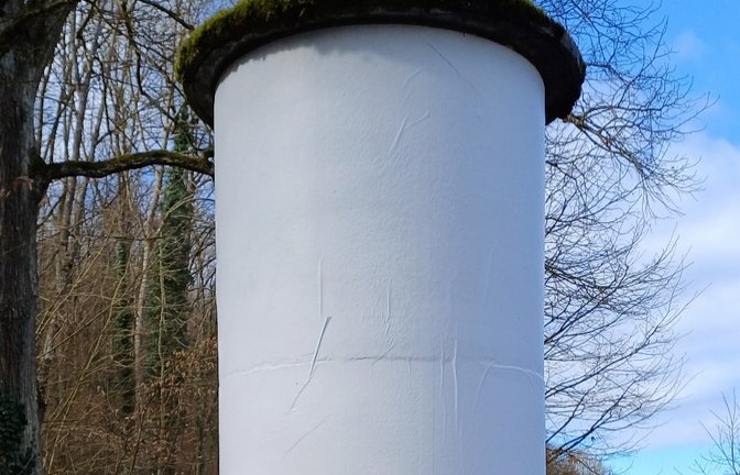 Diese Auricher Litfaßsäule ist: außer Betrieb, Kunst, im Ruhestand, ein unbeschriebenes Blatt, auf Reset, bereit für eine bessere Work-Life-Balance? <span class='image-autor'>Foto: Rücker</span>