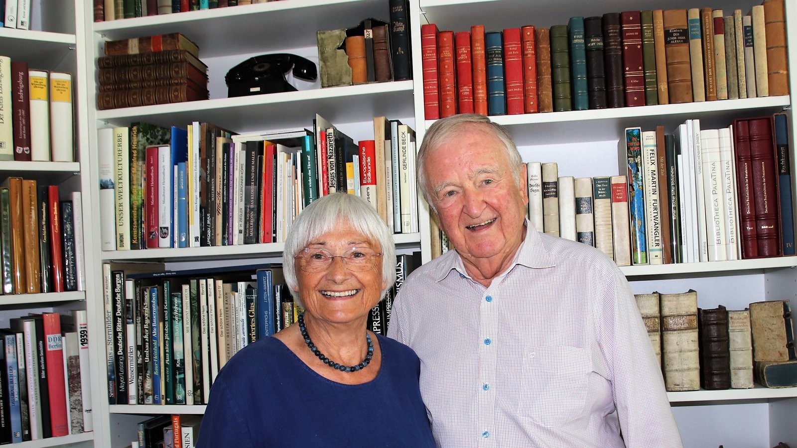 Ilse Marie und Rolf A. Kern sind seit 60 Jahren verheiratet. Den Ruhestand genießt das Paar in Maulbronn.  Foto: Arning