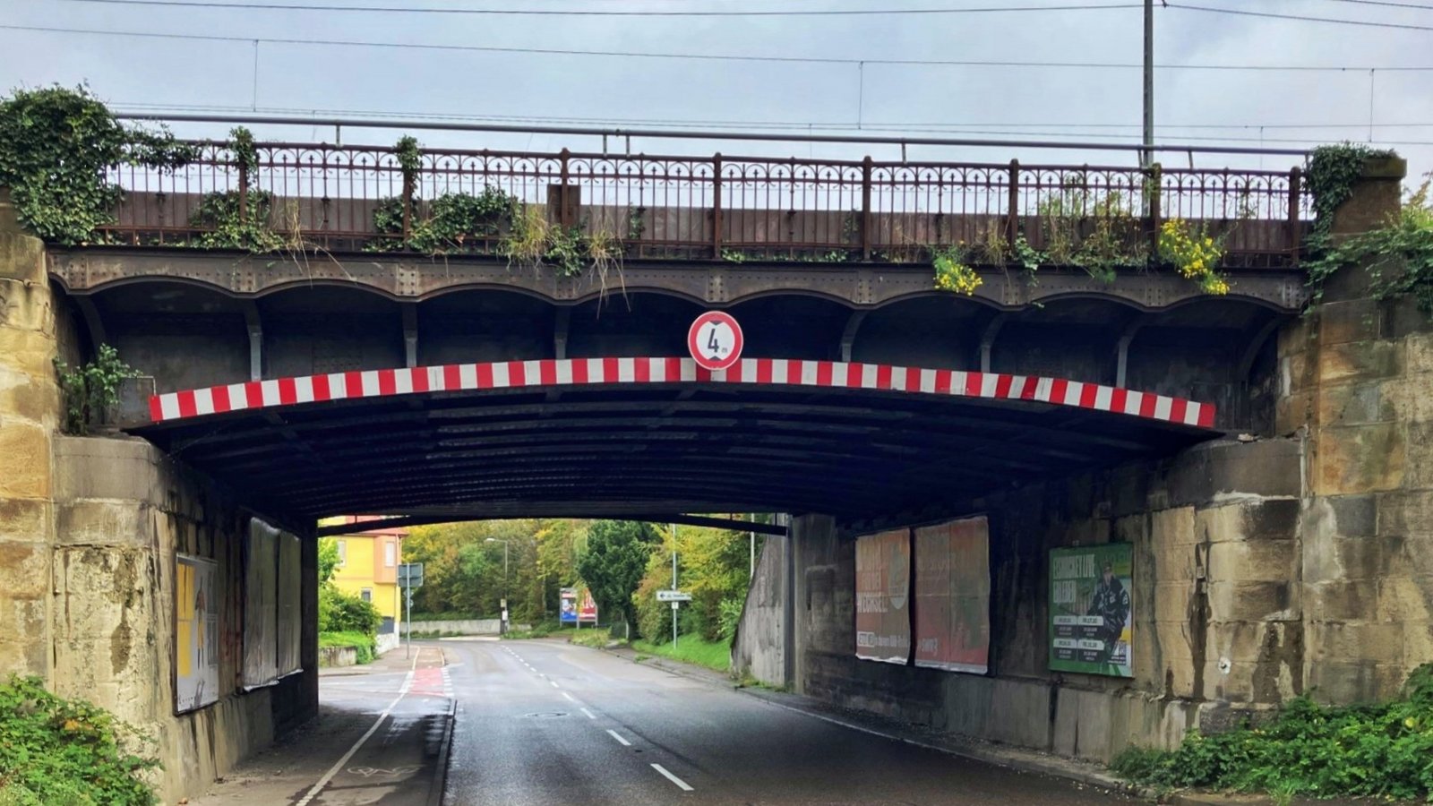Für den Einbau der Hilfsbrücke sind Vollsperrungen nötig.  Foto: DB InfraGO AG