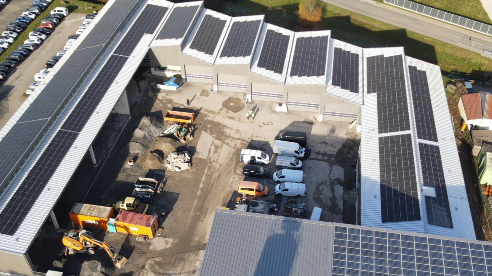 Beim Ganzjahresstützpunkt der Enzkreis-Straßenmeisterei in Maulbronn kann der Stromverbrauch künftig aus eigener Produktion gedeckt werden .  Foto: Enzkreis