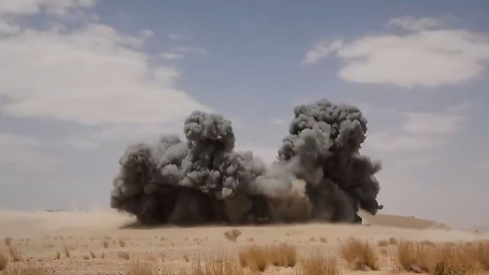 Huthi-Rebellen im Jemen haben mehrere Angriffe auf das benachbarte Saudi-Arabien gestartet. (Symbolbild)Uncredited/Ansar Allah Media Office via AP/dpa Huthi-Rebellen im Jemen haben mehrere Angriffe auf das benachbarte Saudi-Arabien gestartet. (Symbolbild)Uncredited/Ansar Allah Media Office via AP/dpa