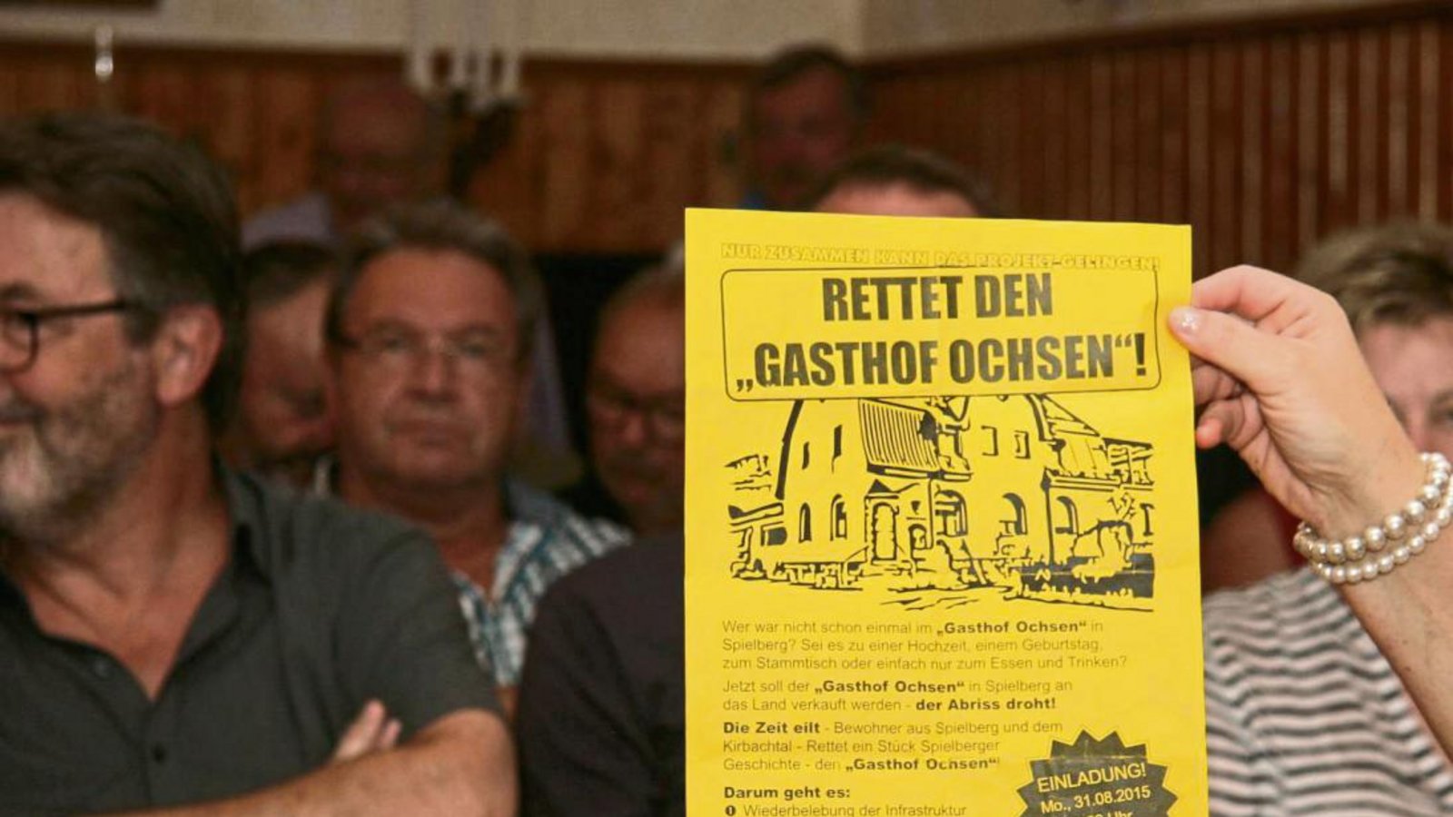 Rund 80 Personen folgten dem Aufruf der Bürgerinitiative – darunter aber nicht nur Befürworter der Aktion. Foto: Rostek Rund 80 Personen folgten dem Aufruf der Bürgerinitiative – darunter aber nicht nur Befürworter der Aktion. Foto: Rostek