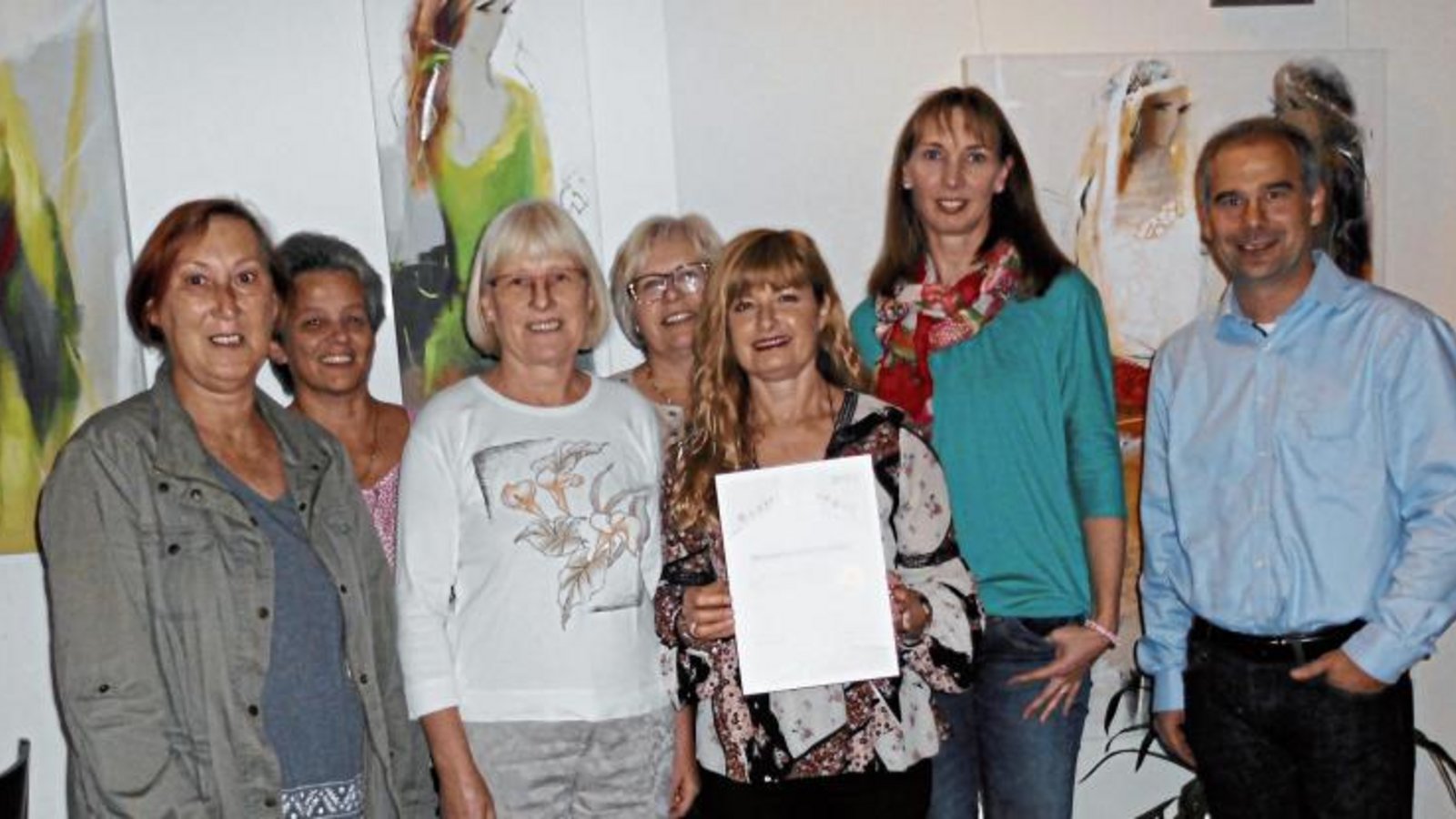 Gemeinsame Freude über die zehnte Pluspunkt-Verleihung in Kleinglattbach (von links): Sigrid Christiansen, Ortschaftsrätin Barbara Reif, Karin Mainka, Claudia Roth, Brigitte Schwab, Nicole Deimel und TSV-Vorstandsmitglied Marcus Lechmann. Foto: privat Gemeinsame Freude über die zehnte Pluspunkt-Verleihung in Kleinglattbach (von links): Sigrid Christiansen, Ortschaftsrätin Barbara Reif, Karin Mainka, Claudia Roth, Brigitte Schwab, Nicole Deimel und TSV-Vorstandsmitglied Marcus Lechmann. Foto: privat