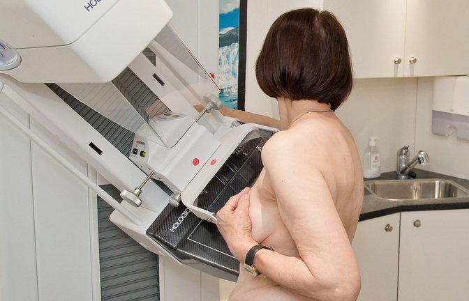 Das Brustkrebsrisiko steigt mit dem Alter massiv an.<span class='image-autor'>Foto: dpa//Daniel Karmann</span>