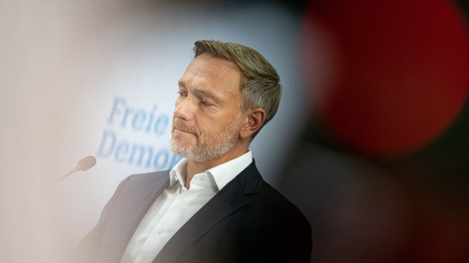 Christian Lindner soll als Parteichef zurücktreten, das fordert eine FDP-Basisinitiative.Foto: dpa/Fabian Sommer