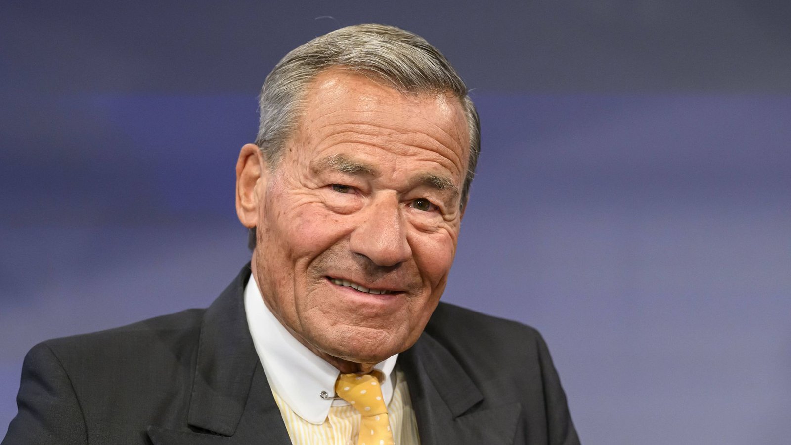 Wolfgang Grupp mischt auch nach der Firmenübergabe weiter bei Trigema mit. Die finalen Entscheidungen würden nun aber seine Kinder treffen. (Archivbild)Foto: IMAGO/HMB-Media Wolfgang Grupp mischt auch nach der Firmenübergabe weiter bei Trigema mit. Die finalen Entscheidungen würden nun aber seine Kinder treffen. (Archivbild)Foto: IMAGO/HMB-Media