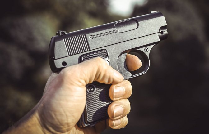 In Bruchsal wurde mit einer Soft-Air-Waffe geschossen (Symbolbild).<span class='image-autor'>Foto: IMAGO/Christian Ohde</span>