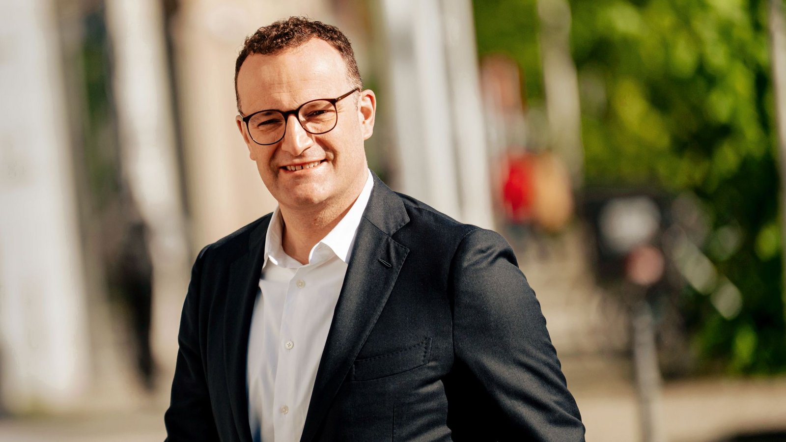 Spahn entschied sich, die Beschaffung der Masken selbst in die Hand zu nehmen.Foto: Fabian Sommer/dpa Spahn entschied sich, die Beschaffung der Masken selbst in die Hand zu nehmen.Foto: Fabian Sommer/dpa