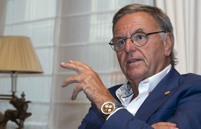 Der Unternehmer Roland Mack im Gespräch in seinem Büro<span class='image-autor'>Foto: Margrit Müller</span>