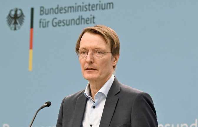 Sieht sich durch das Gutachten des Sachverständigenrates bestätigt: Bundesgesundheitsminister Karl Lauterbach.<span class='image-autor'>Foto: dpa/Felix Müschen</span>