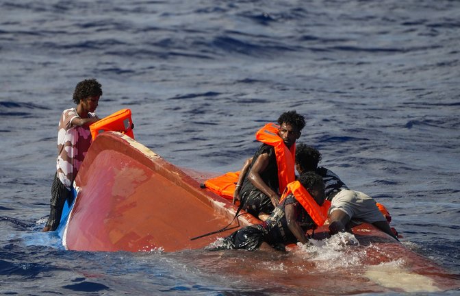 Jedes Jahr versuchen Tausende Menschen, über das Meer nach Europa zu kommen.<span class='image-autor'>Foto: Francisco Seco/AP/dpa</span>