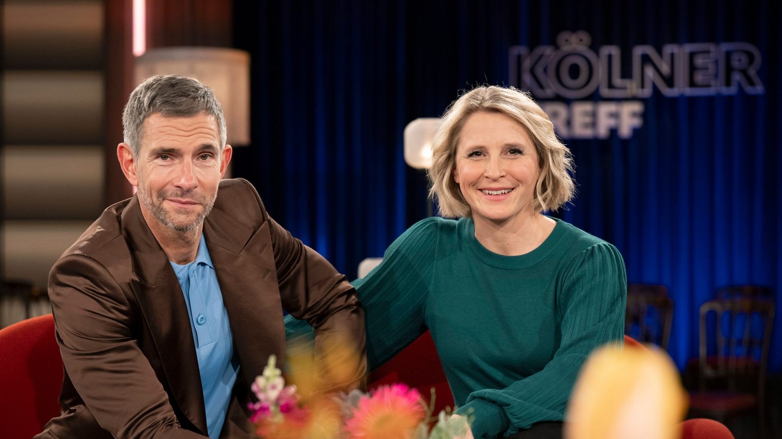 WDR Fernsehen KÖLNER TREFF, am Freitag (29.11.24) um 22:00 Uhr. Die Moderatoren Micky Beisenherz und Susan Link (r).Foto: WDR/Melanie Grande