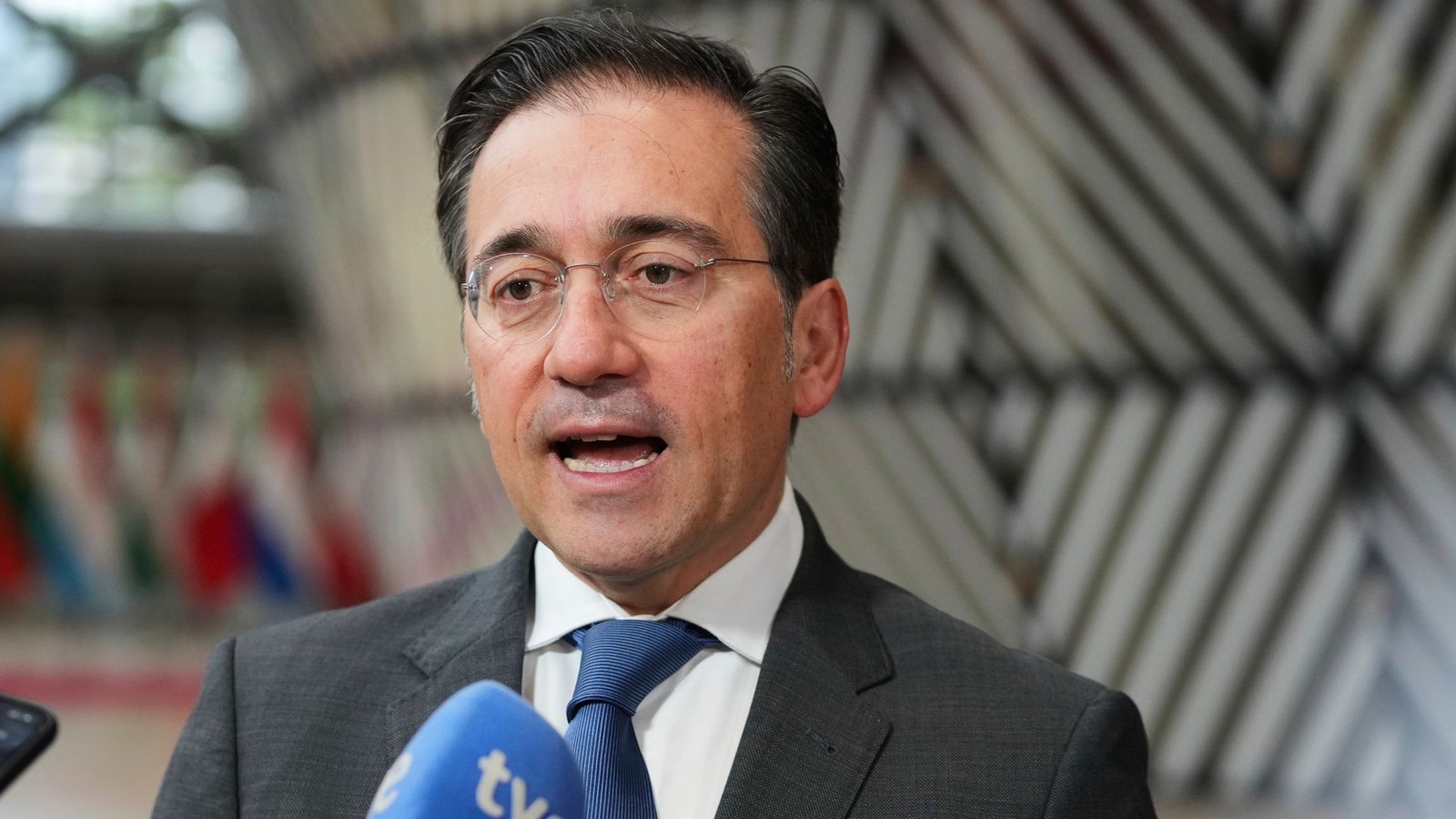 Spaniens Außenminister José Manuel Albares hat sich "überrascht" über das Schweigen von Bundeskanzler Friedrich Merz angesichts scharfer Angriffe von US-Präsident Donald Trump auf Spanien geäußert.Foto: Virginia Mayo/AP/dpa