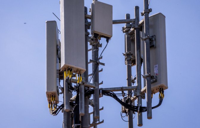 Einer von Zehntausenden Mobilfunk-Antennenstandorten in Deutschland. (Archivbild)<span class='image-autor'>Foto: Jens Büttner/dpa</span>