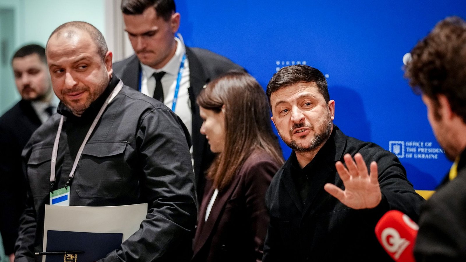 Der ukrainische Präsident Wolodymyr Selenskyj erklärt, dass die Friedensgespräche mit Russland unter US-Vermittlung wegen des Iran-Kriegs vertagt seien. (Archivbild)Foto: Kay Nietfeld/dpa Der ukrainische Präsident Wolodymyr Selenskyj erklärt, dass die Friedensgespräche mit Russland unter US-Vermittlung wegen des Iran-Kriegs vertagt seien. (Archivbild)Foto: Kay Nietfeld/dpa