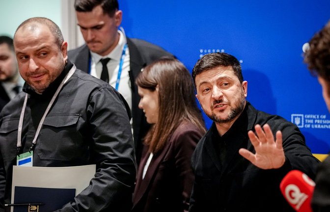 Der ukrainische Präsident Wolodymyr Selenskyj erklärt, dass die Friedensgespräche mit Russland unter US-Vermittlung wegen des Iran-Kriegs vertagt seien. (Archivbild)<span class='image-autor'>Foto: Kay Nietfeld/dpa</span>