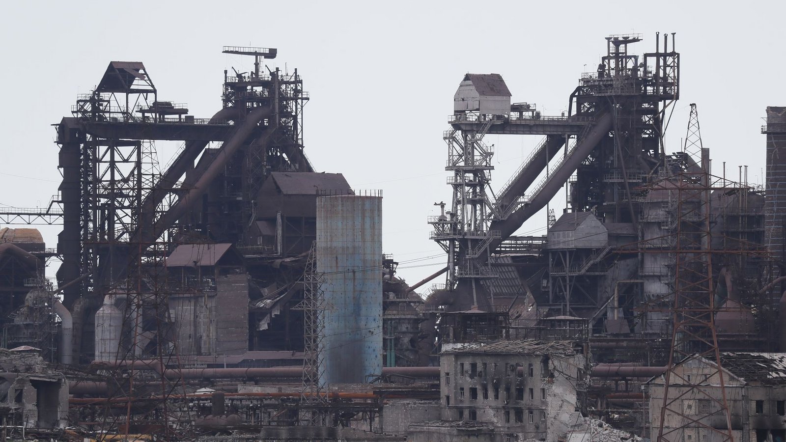 Das Stahlwerk Azovstal in Mariupol wurde zuletzt heftig von russischer Seite aus beschossen.Foto: Victor/XinHua/dpa