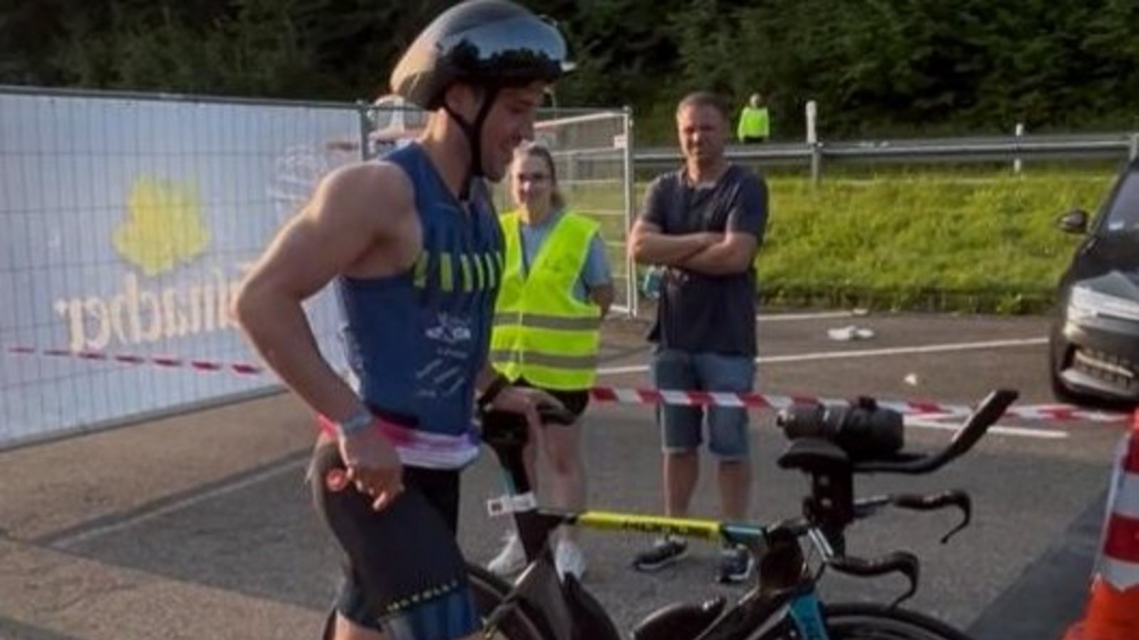 Gut gelaunt wechselt Diebold auf das Fahrrad. Fotos: privat