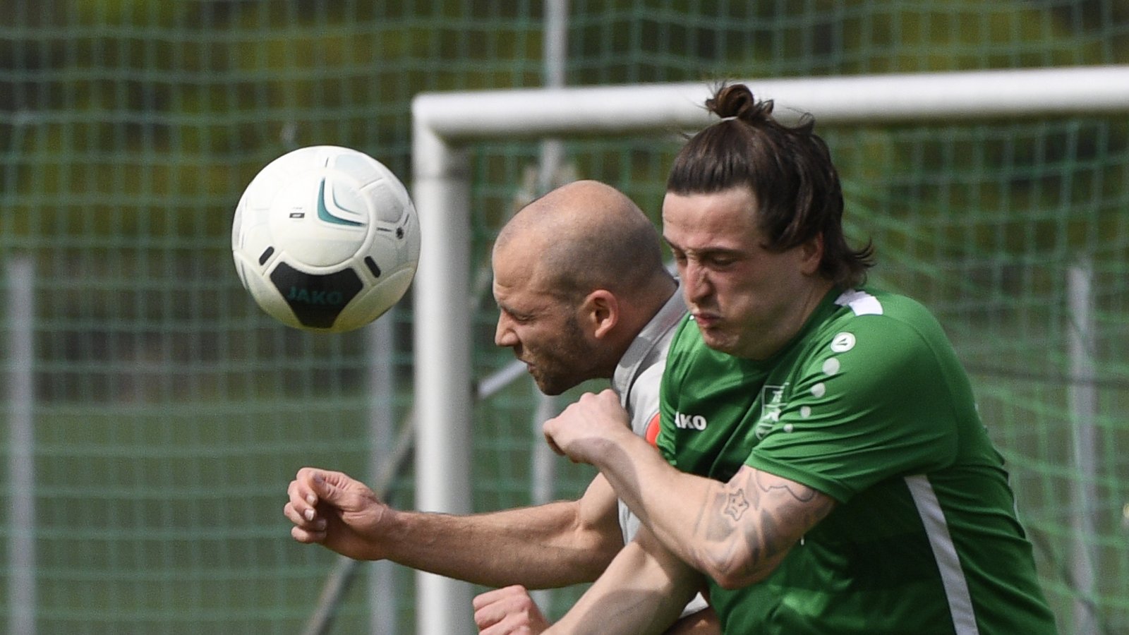 Der TSV Kleinglattbach (links Jonas Mühleisen) verliert mit 0:3 gegen Georgios Katsanidis und den VfR Sersheim. Foto: Leitner Der TSV Kleinglattbach (links Jonas Mühleisen) verliert mit 0:3 gegen Georgios Katsanidis und den VfR Sersheim. Foto: Leitner