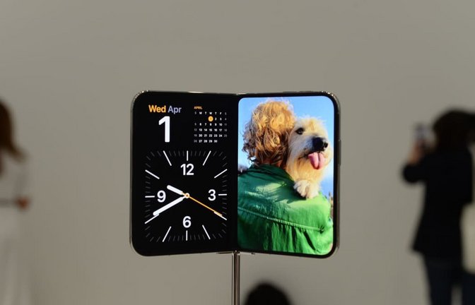 Zwei Apps nebeneinander auf Apples iPhone Duo.<span class='image-autor'>Andrej Sokolow/dpa-tmn/dpa</span>