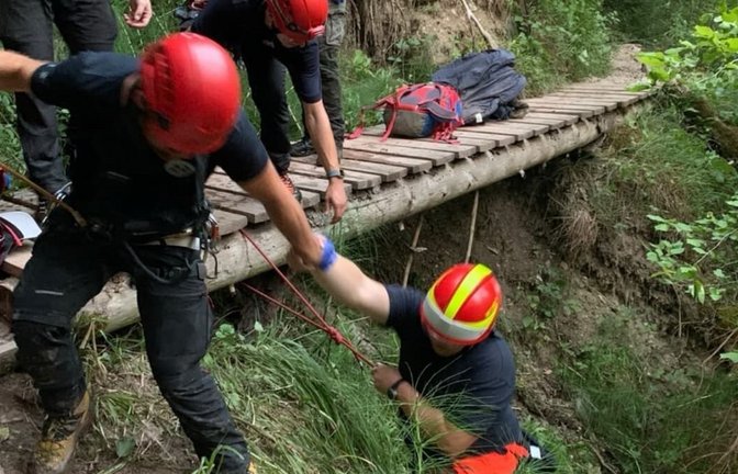 Rettungskräfte der Bergwacht beim Einsatz in der Wutachschlucht.<span class='image-autor'>Handout/Bergwacht Schwarzwald/dpa</span>