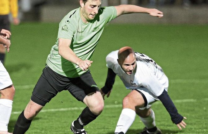 Der TSV Nussdorf mit Johannes Wizemann (links) hätte gegenüber Häfnerhaslachs Marcel Scholz und den weiteren Verfolgern aufgetrumpft und die Relegation gespielt. Foto: Küppers