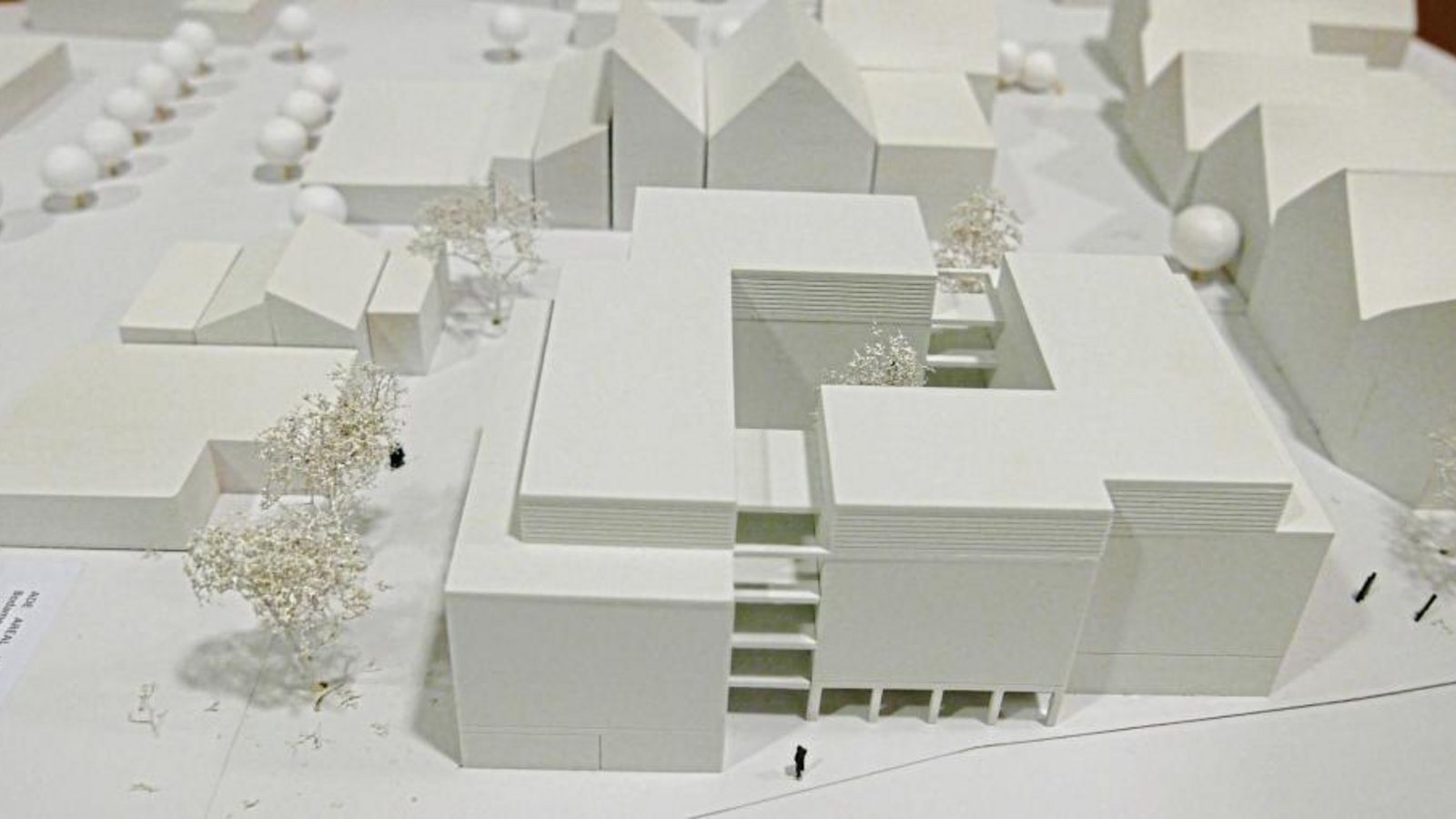 Das Konzeptmodell der Wettbewerbsgemeinschaft Paulus Wohnbau GmbH und Bodamer Faber Architekten BDA: In deren Entwurf ist unter anderem auch von betreuten Seniorenwohnungen für die Flächen in der Illinger Ortsmitte die Rede. Fotos: Romanowski Das Konzeptmodell der Wettbewerbsgemeinschaft Paulus Wohnbau GmbH und Bodamer Faber Architekten BDA: In deren Entwurf ist unter anderem auch von betreuten Seniorenwohnungen für die Flächen in der Illinger Ortsmitte die Rede. Fotos: Romanowski