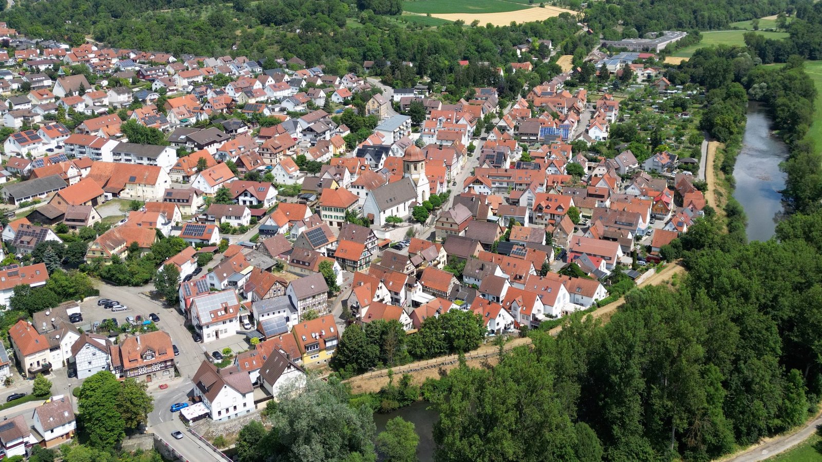 Die geplante Sperrung der Enzbrücke bereitet manchem Gewerbetreibendem in Oberriexingen derzeit große Sorgen. Foto: Küppers Die geplante Sperrung der Enzbrücke bereitet manchem Gewerbetreibendem in Oberriexingen derzeit große Sorgen. Foto: Küppers