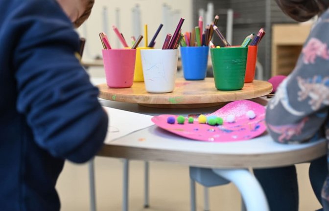 Eltern, die in Hemmingen ihre Kinder betreuen lassen, müssen immer mehr Geld dafür bezahlen. Besonders hart trifft es Mütter und Väter mit Kindern unter drei Jahren.<span class='image-autor'>Maximilian von Klenze/dpa</span>