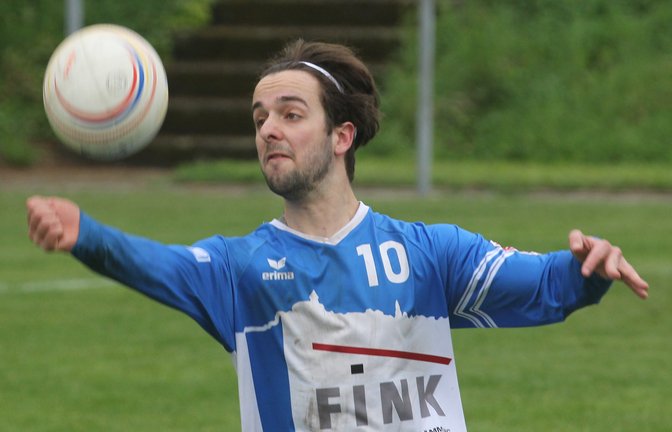 Für Max Winkler und die TVV-Faustballer stehen bereits die letzten beiden Spiele der Hinrunde an. Danach wird die Staffel der 1. Bundesliga Süd in die Meister- und die Abstiegsrunde geteilt. <span class='image-autor'>Foto: Nachreiner</span>
