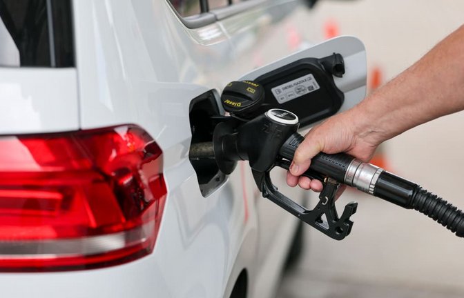 Diesel und Benzin sollen bald günstiger werden: Die Bundesregierung hat einen Tankrabatt und Spritpreisdeckel beschlossen und sich mit den Ländern auf die Finanzierung geeinigt.<span class='image-autor'>Jan Woitas/dpa</span>